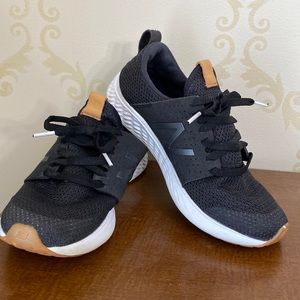 New Balance Womens Size 8 Wide Sneakers Black.